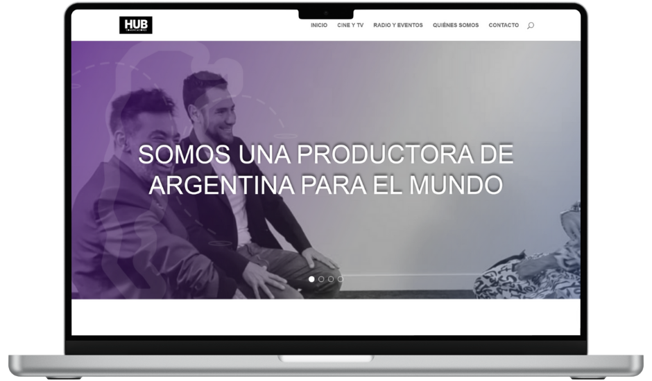 Imagen de una notebook visualizando el sitio de Hub Comunicaciones
