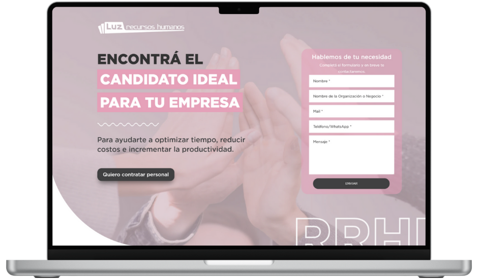 Imagen de una notebook visualizando el sitio de Luz Recursos Humanos