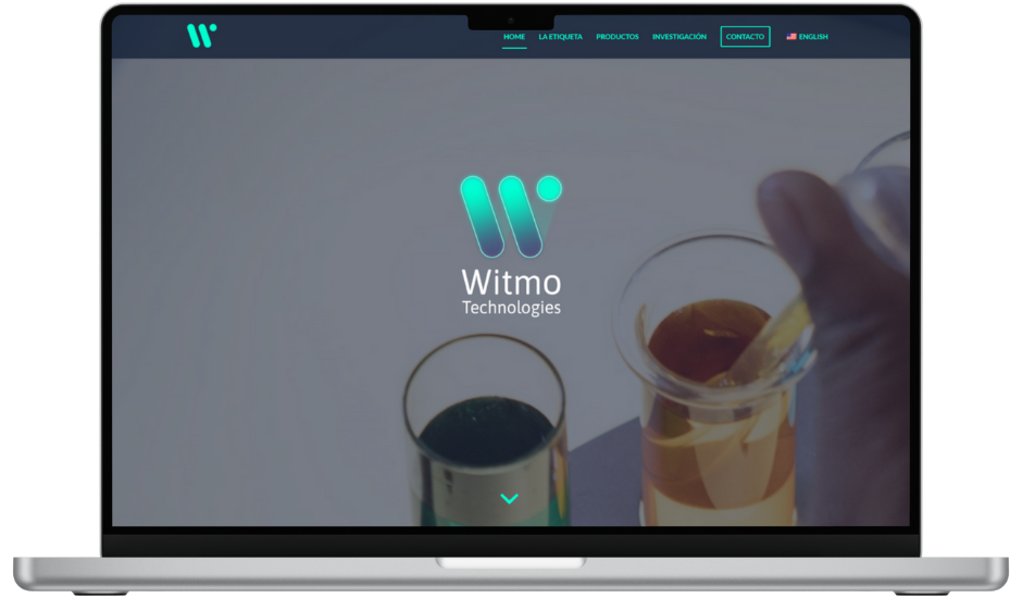 Imagen de una notebook visualizando el sitio de Witmo Technologies