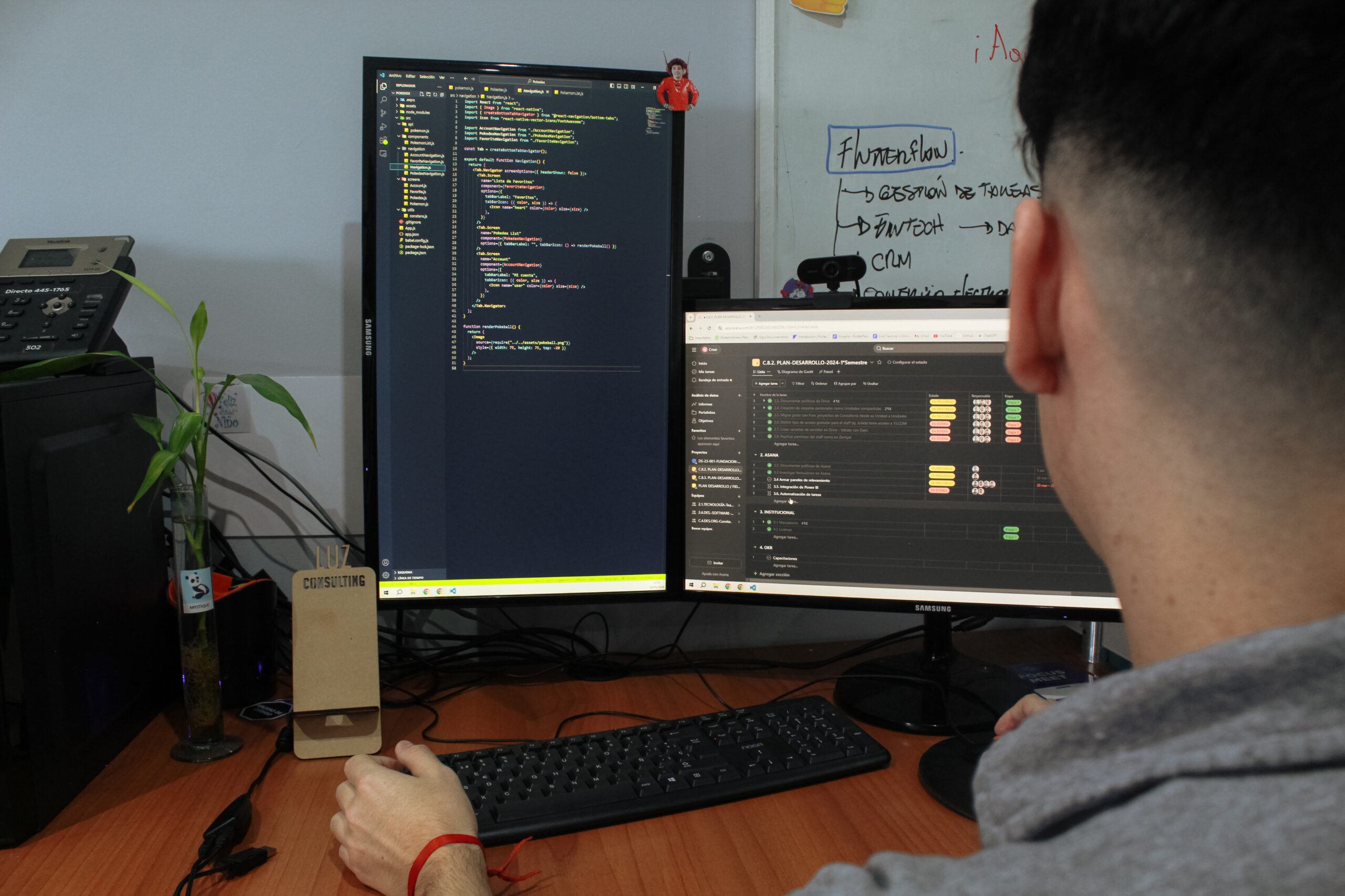 Imagen de una persona usando una computadora